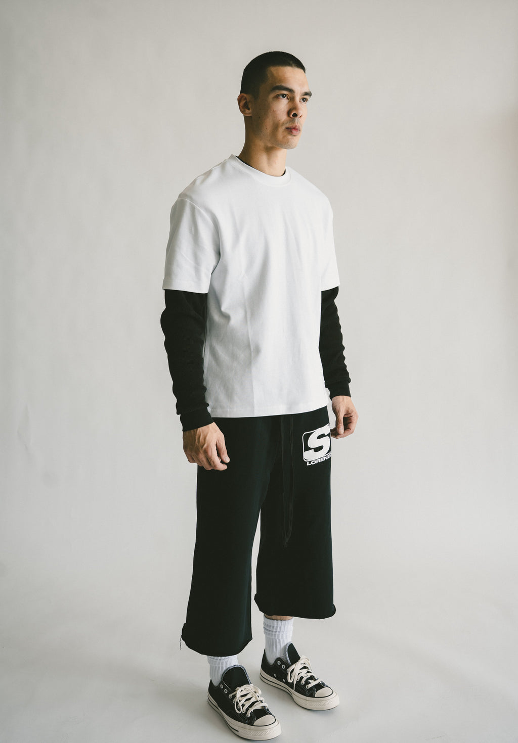 BLACK 3/4 SHORTS